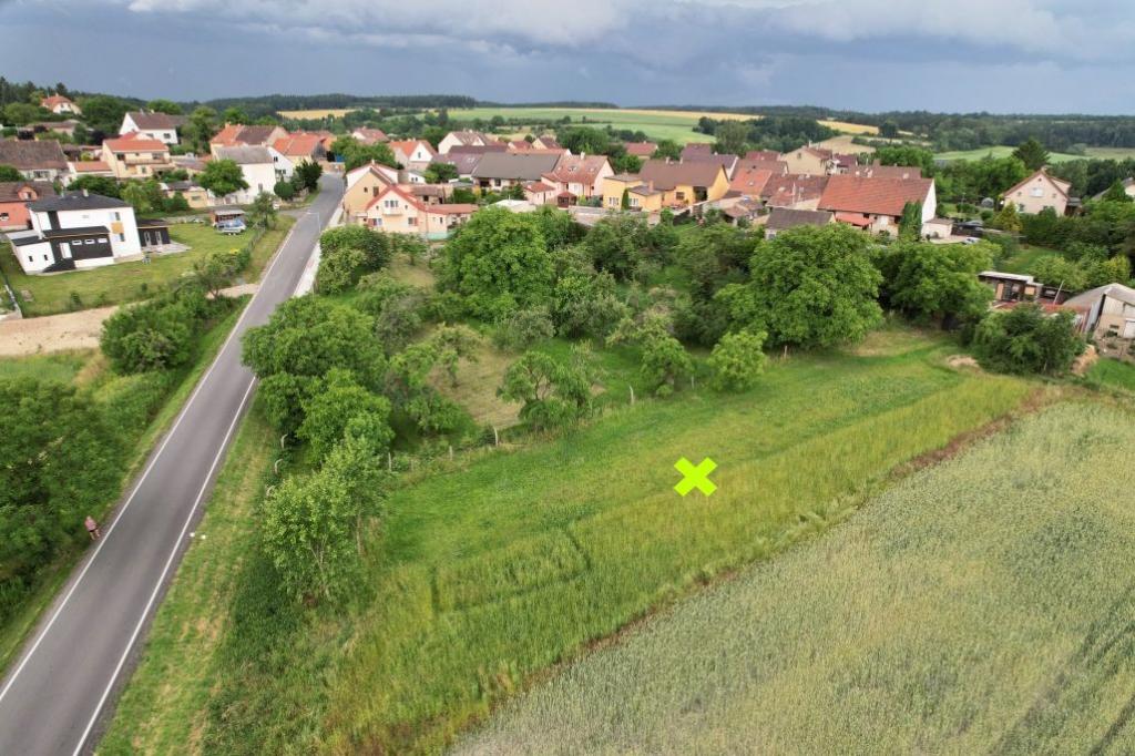 Pozemek s možností stavby, 1.305 m2, Hradečno, okr. Kladno